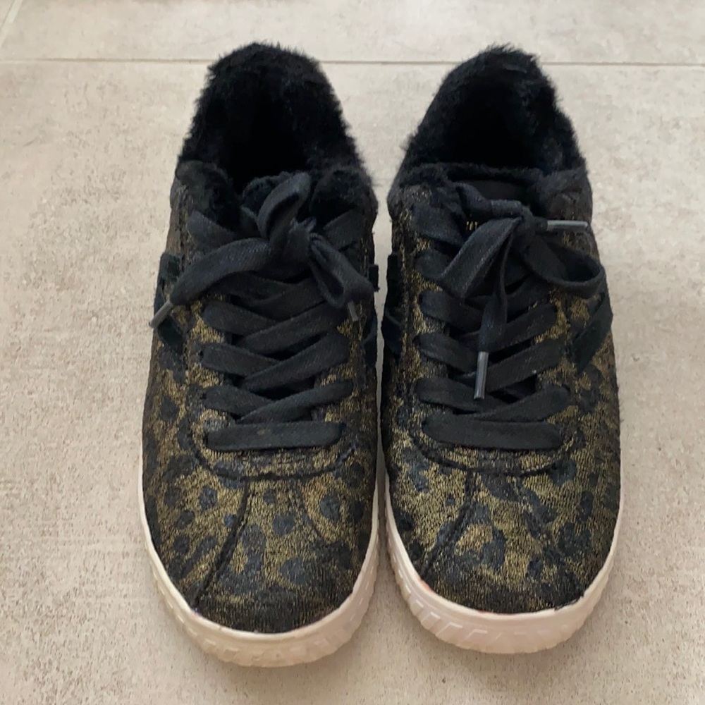 Tretorn size 6